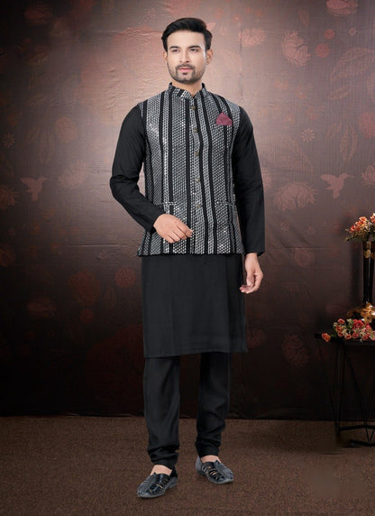 Matrut | Rangroot Black Kurta Set