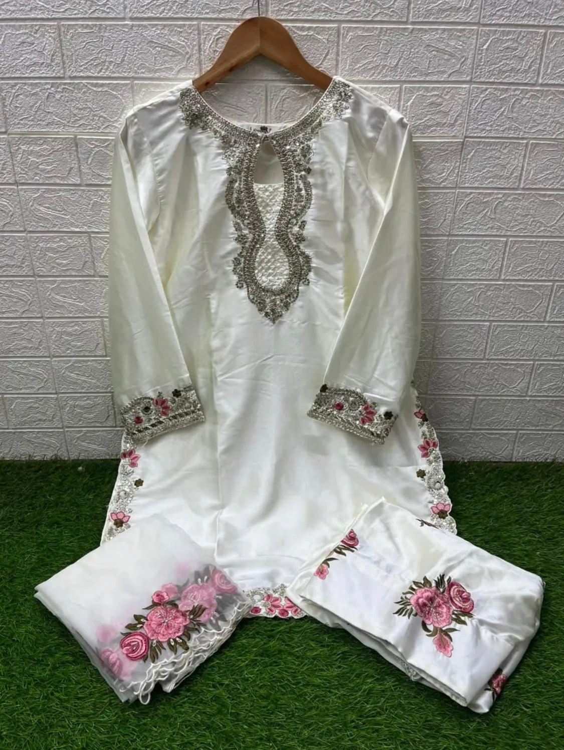 Matrut  | Jashan White Straight Suit