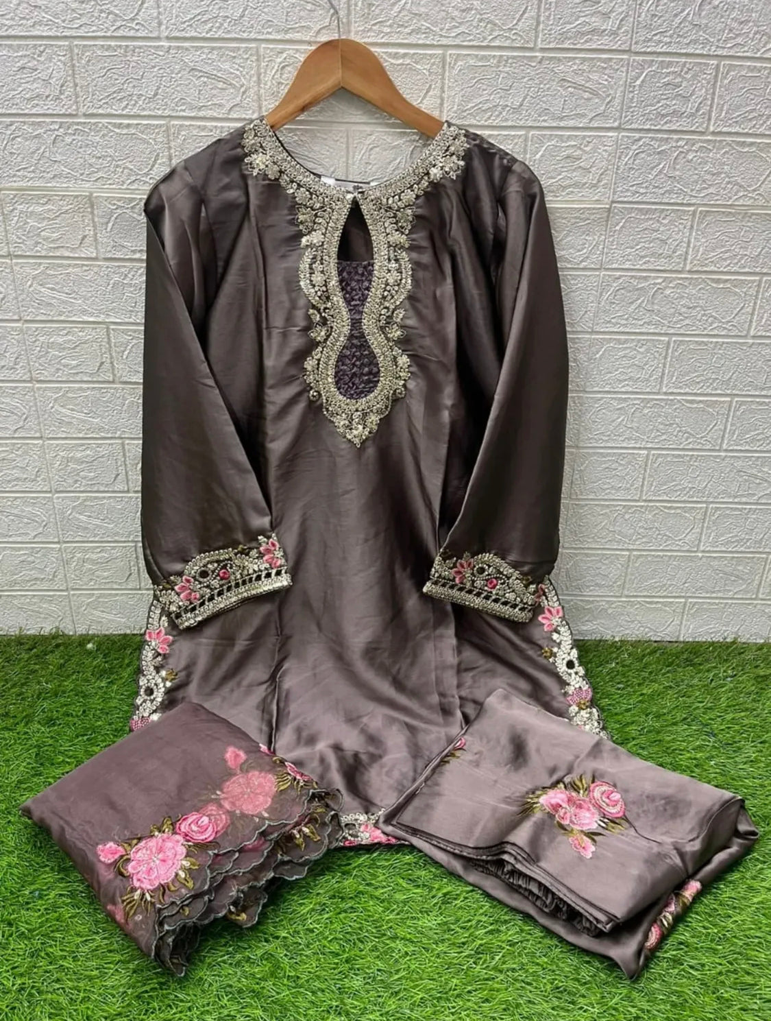 Matrut  | Jashan Charcoal Straight Suit