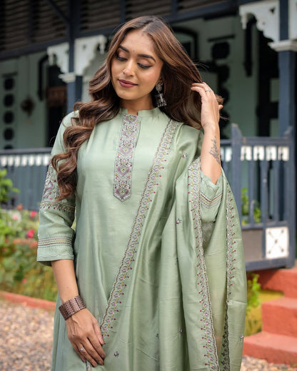 Matrut  |  Charoo Pista Green Suit