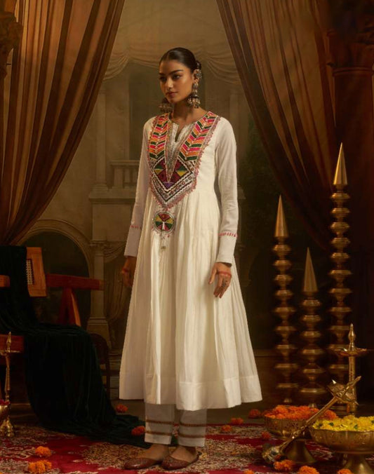Nayra D01 White Indo-western