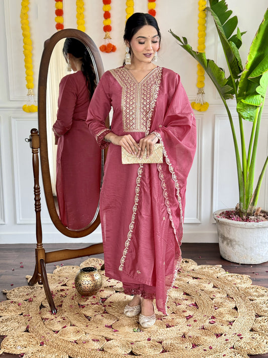 Matrut  | Padmika Pink Straight Suit