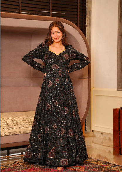 Matrut | Roshni Black Gown