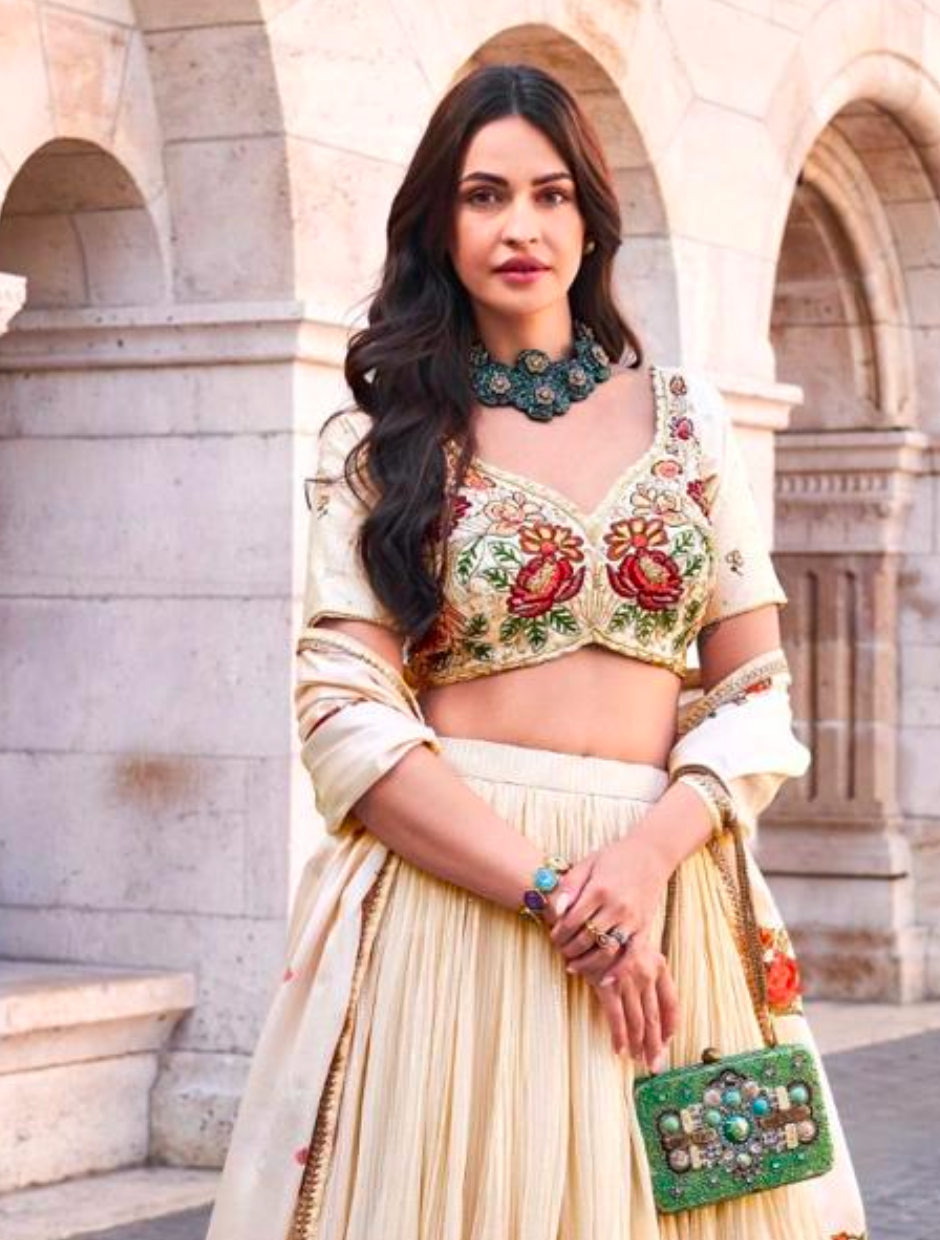 Matrut Zari Vistara Off-white Lehenga Set