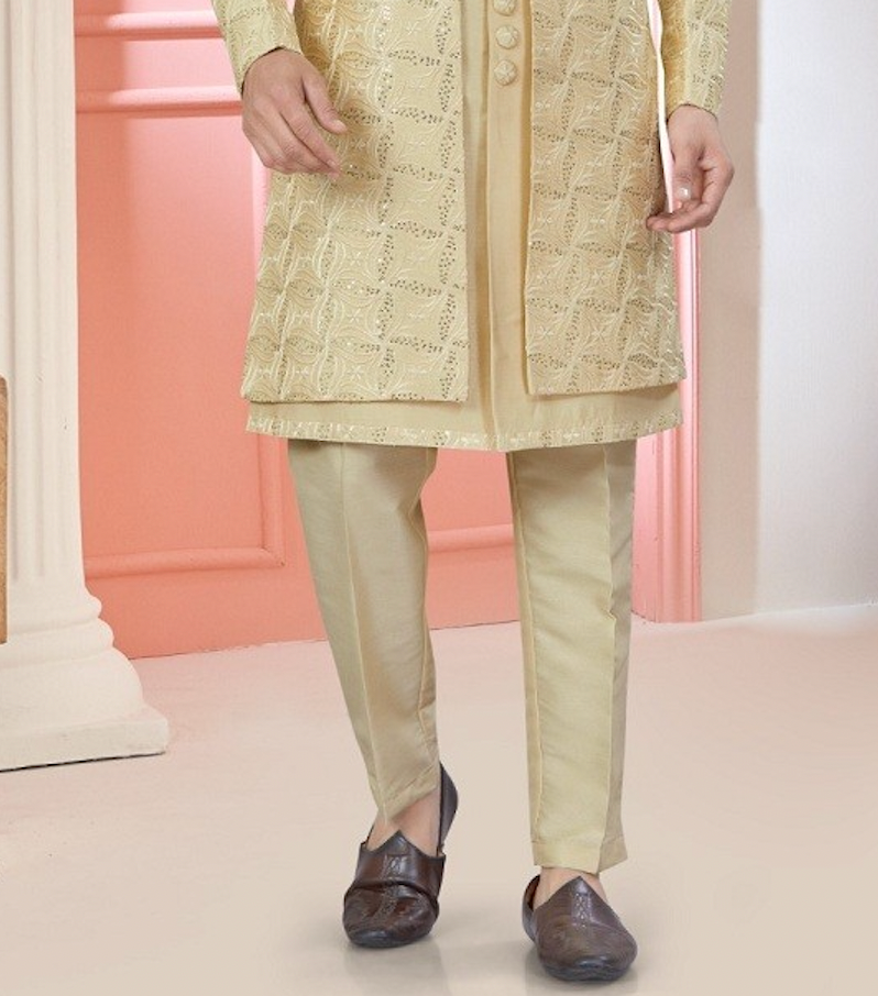 Matrut | King's Kutch Golden Kurta Set