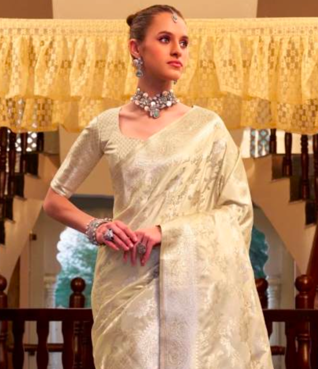 Matrut | Shella White Saree