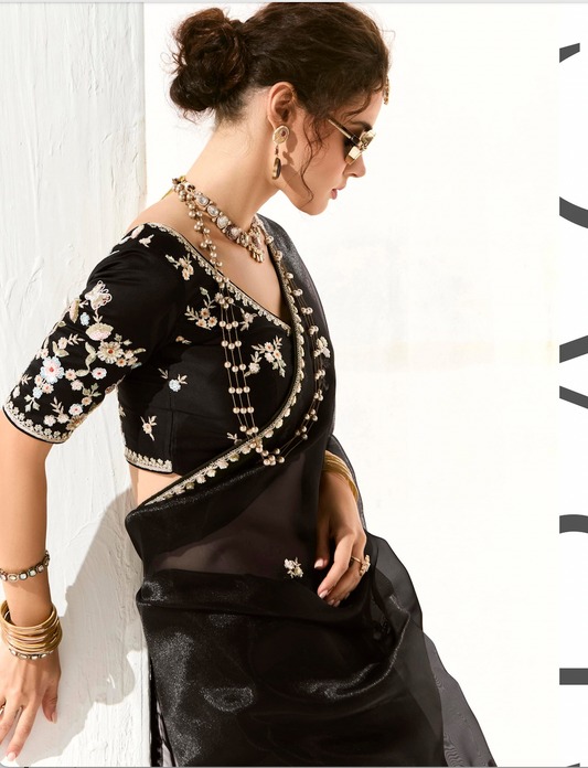 Matrut |  Cherry Chant Black Saree