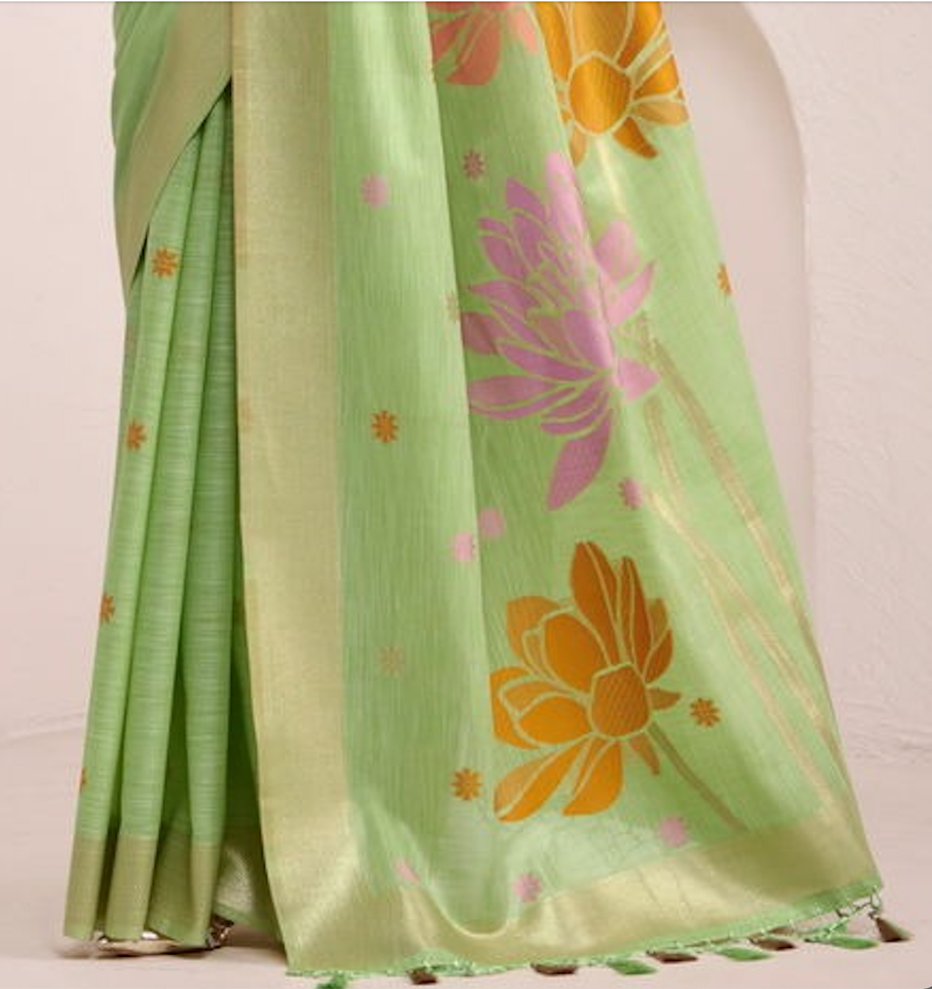 Matrut | Dinamic Parrot Green Saree