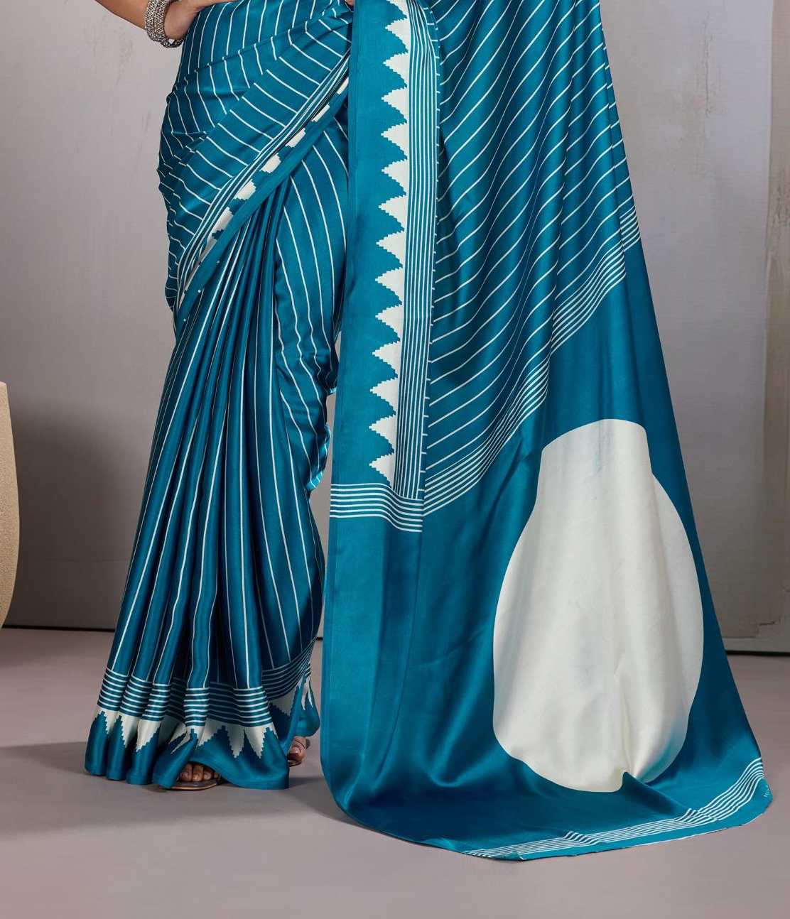 Matrut | Chakra Firozi Saree