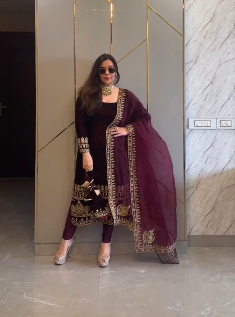 Matrut  | Sakhi Burgundy Straight Suit