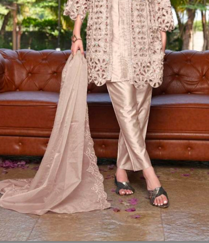 Matrut  | Butterfly Cream Straight Suit