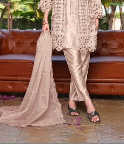 Matrut  | Butterfly Cream Straight Suit