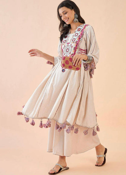 Matrut  | Krupa Off White Kurti Set