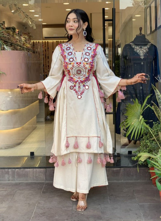 Matrut  | Krupa Off White Kurti Set